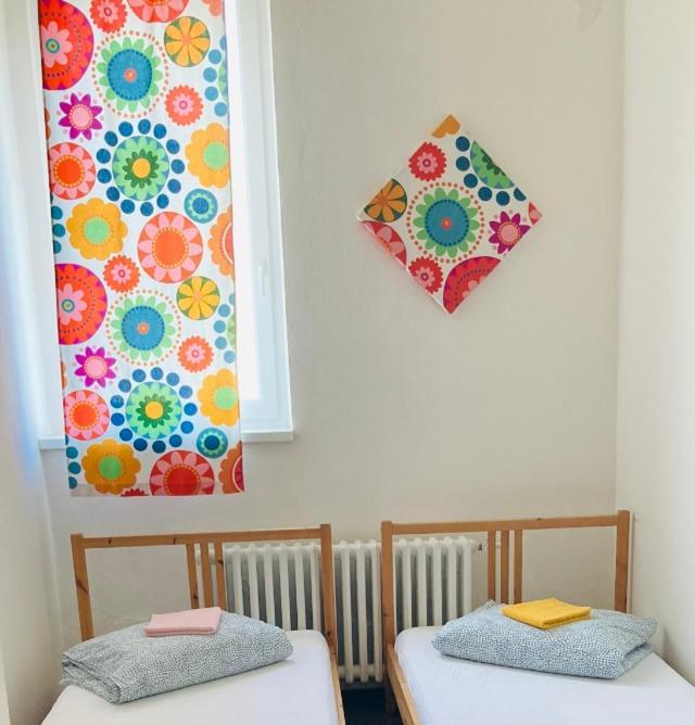 Hostel Praha Ladvi Exteriör bild