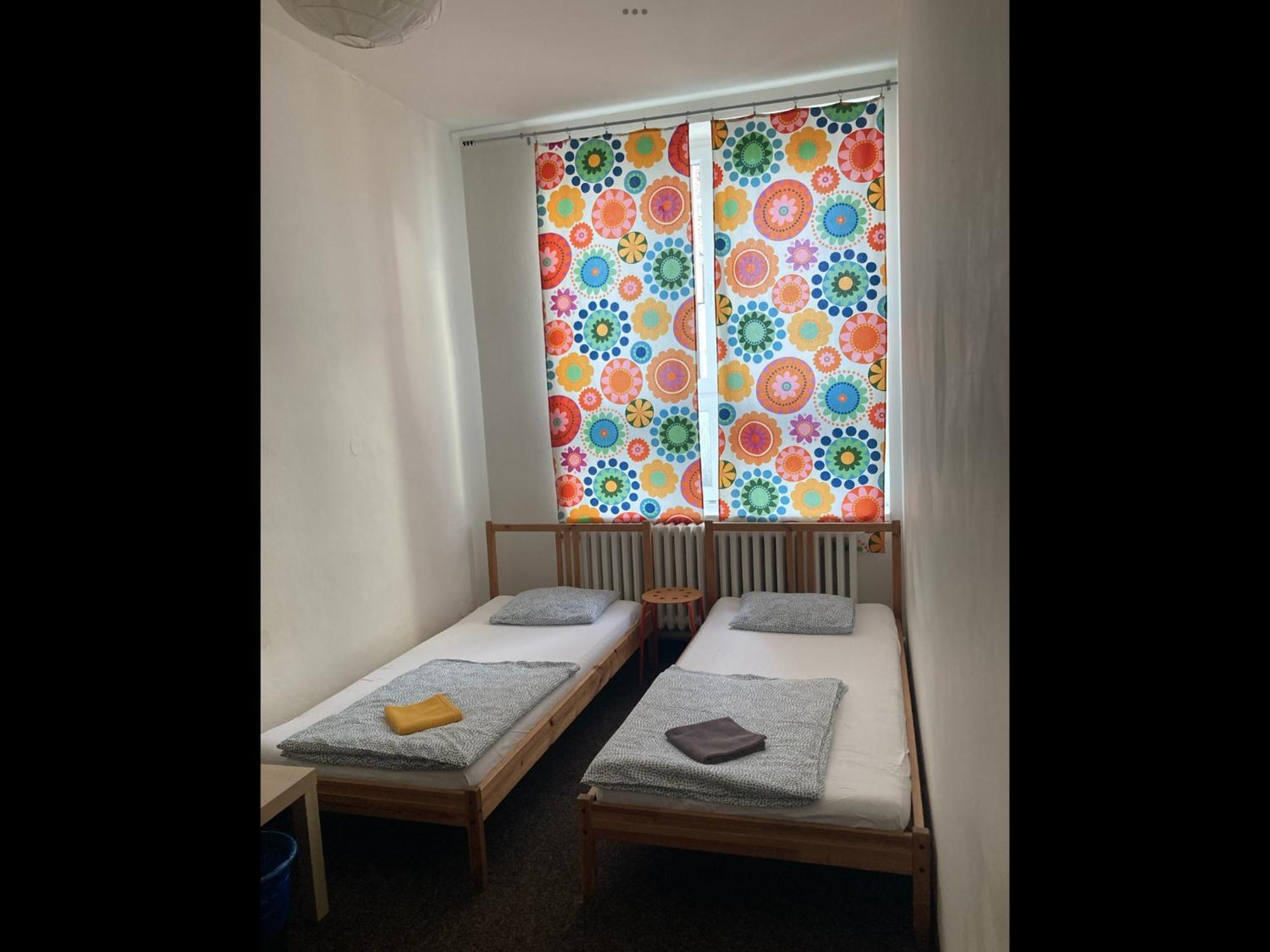 Hostel Praha Ladvi Exteriör bild