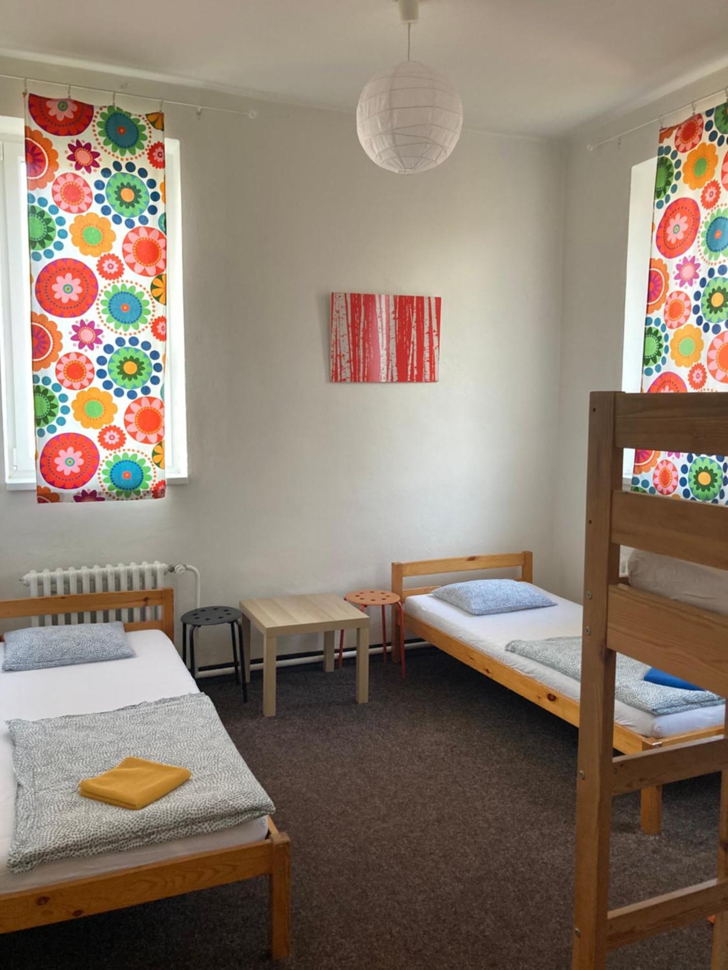 Hostel Praha Ladvi Exteriör bild