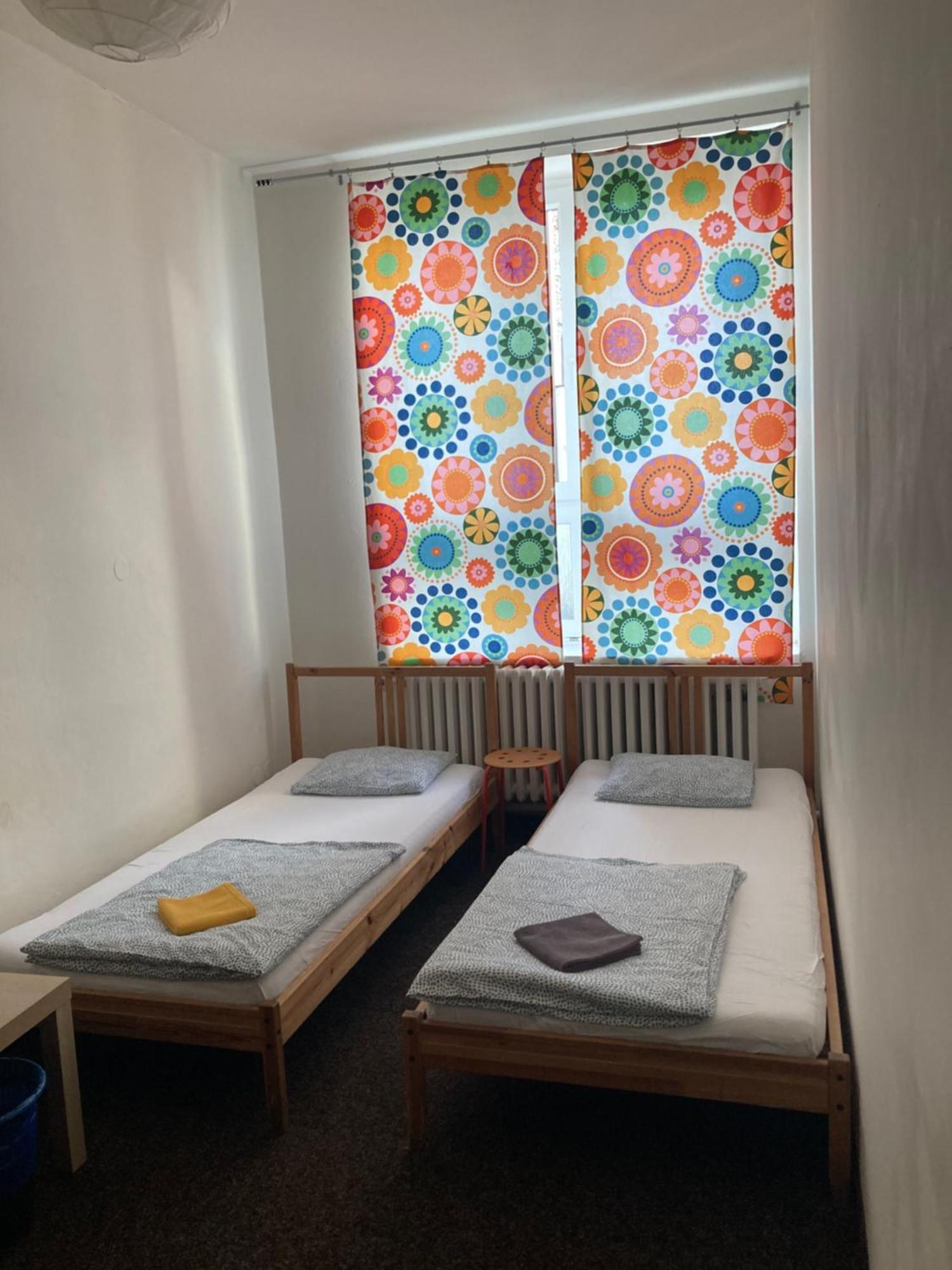 Hostel Praha Ladvi Exteriör bild